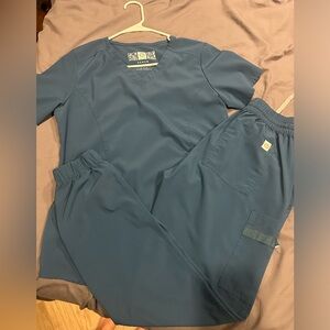 WonderWink Renew Women's Modern Fit Scrub Set